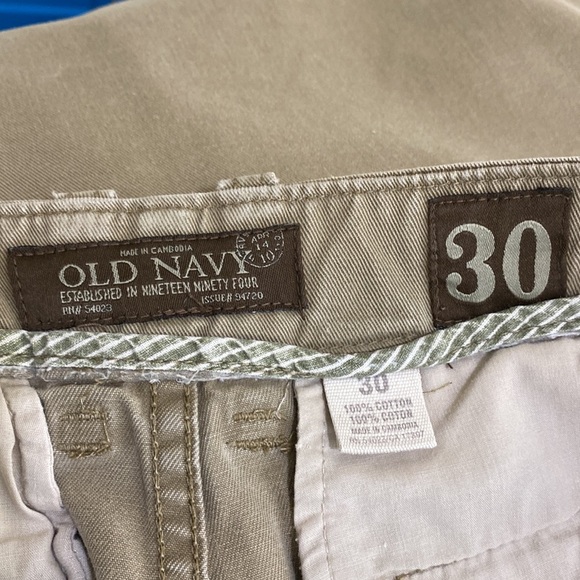 Old Navy Men’s Khaki Shorts - Picture 6 of 7
